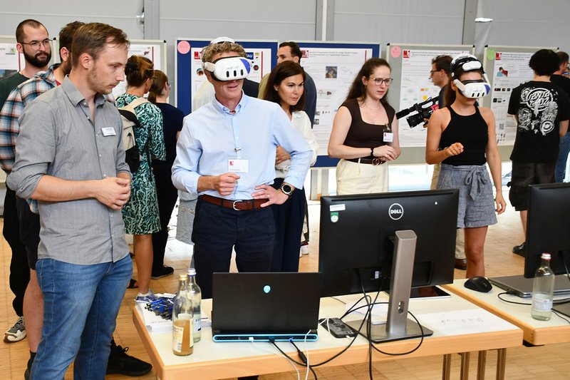 Viele Gäste nutzten die Gelegenheit, die Neuentwicklungen selbst auszuprobieren.