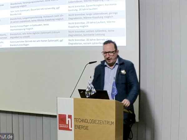 Axel Kahl (Jena Flow Batteries GmbH) bei seinem Vortrag.