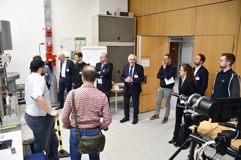 Laborführungen boten einen Einblick in die Forschungsmöglichkeiten im LLK der Hochschule Landshut.