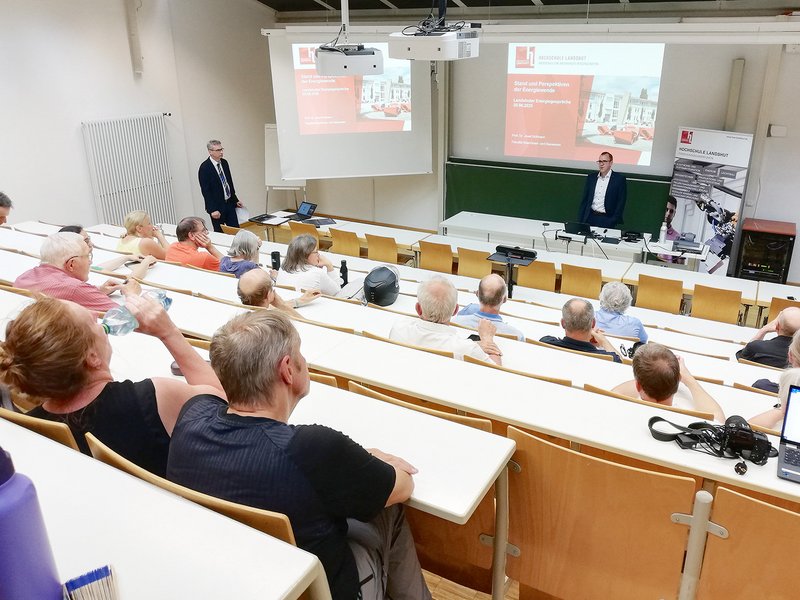 Vizepräsident Prof. Dr. Marcus Jautze bei der Begrüßung der Teilnehmenden, links, Prof. Dr. Tim Rödiger.
