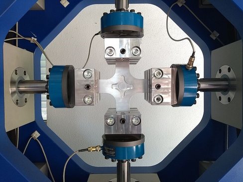 Biaxialprüfmaschine