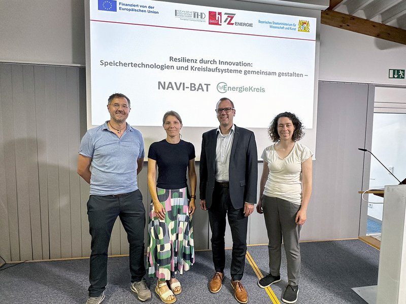 Hochschul-Vizepräsident Prof. Dr. Marcus Jautze (3.v.l.) mit Robert Han, Dr. Maria Bieringer, und Miriam Bleck (v.l.n.r., alle TZE) Hochschul-Vizepräsident Prof. Dr. Marcus Jautze (3.v.l.) mit Robert Han, Dr. Maria Bieringer, und Miriam Bleck (v.l.n.r., alle TZE)