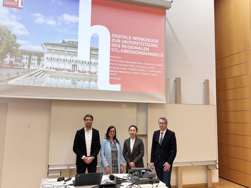 Die Projektbeteiligten v.l.n.r. Prof. Dr. Alexander Wallis, Prof. Dr. Diana Hehenberger-Risse und Jung-Woo Kim mit Prof. Dr. Tim Rödiger.