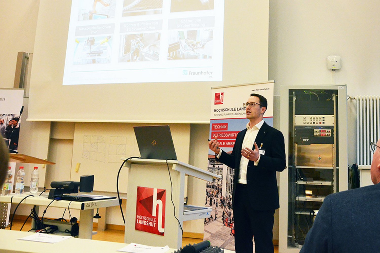 Vielfältige Themen rund um den Leichtbau bot das 8. LLC, hier Andreas Gebhard (Fraunhofer IPA, Stuttgart) bei seinem Vortrag. Vielfältige Themen rund um den Leichtbau bot das 8. LLC, hier Andreas Gebhard (Fraunhofer IPA, Stuttgart) bei seinem Vortrag.