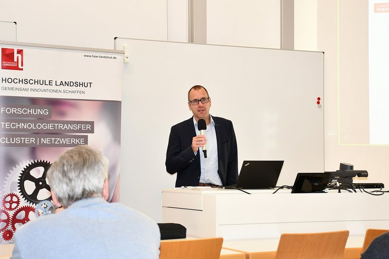 Vizepräsident Prof. Dr. Markus Jautze begrüßte die Teilnehmer/-innen.
