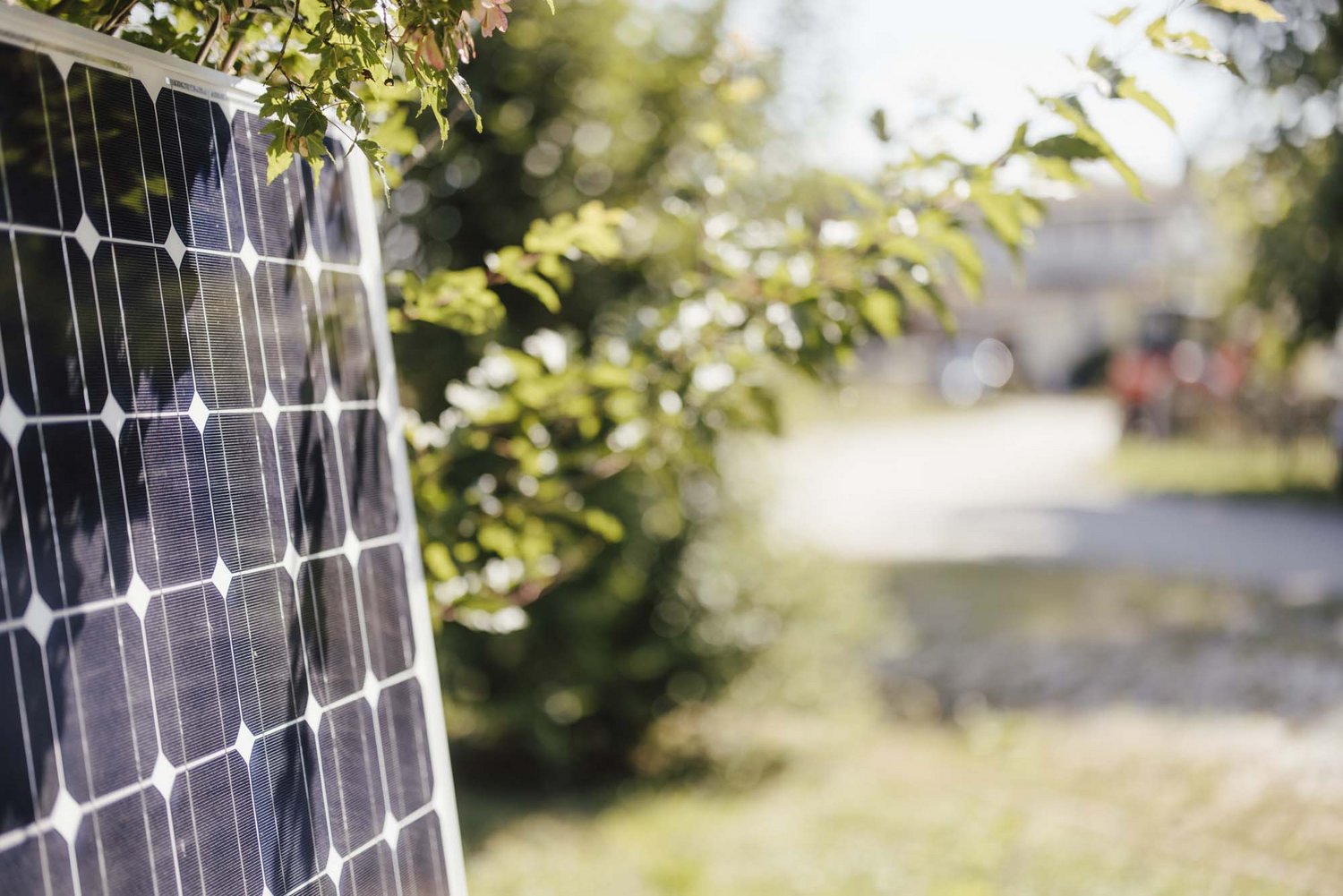 Man sieht eine Solarplatte.