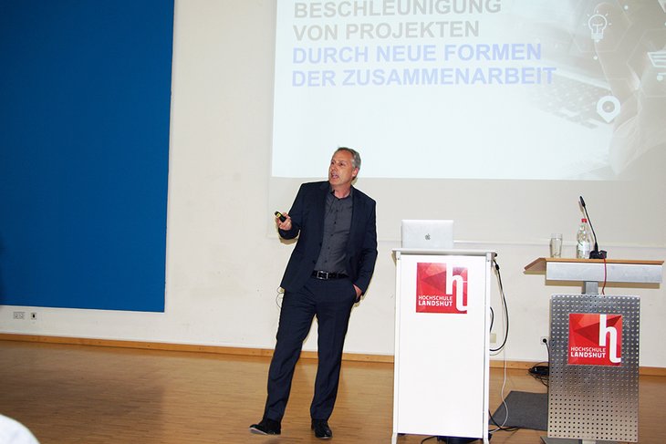 Holger Lörz (Actano GmbH, MÜnchen) bei seinem Vortrag.