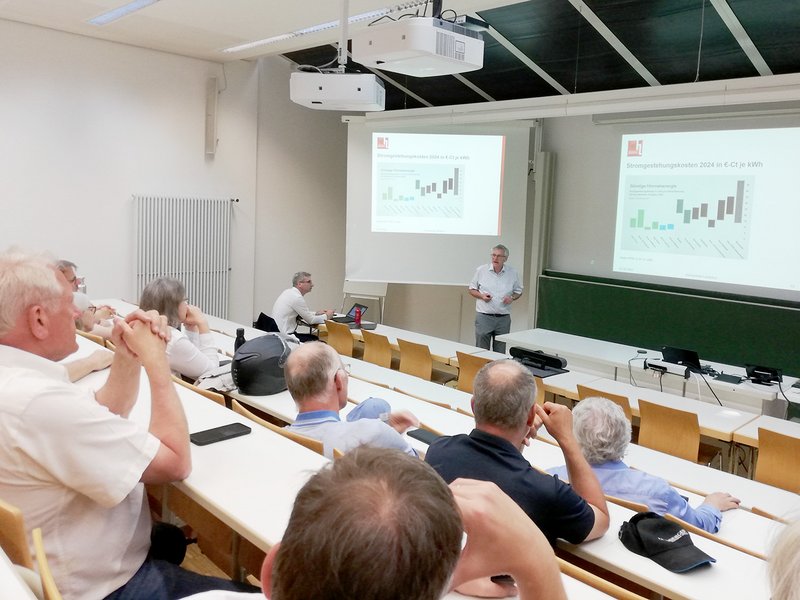 Rund 100 Teilnehmerinnen und Teilnehmer nahmen an der Veranstaltung in Präsenz oder online teil.