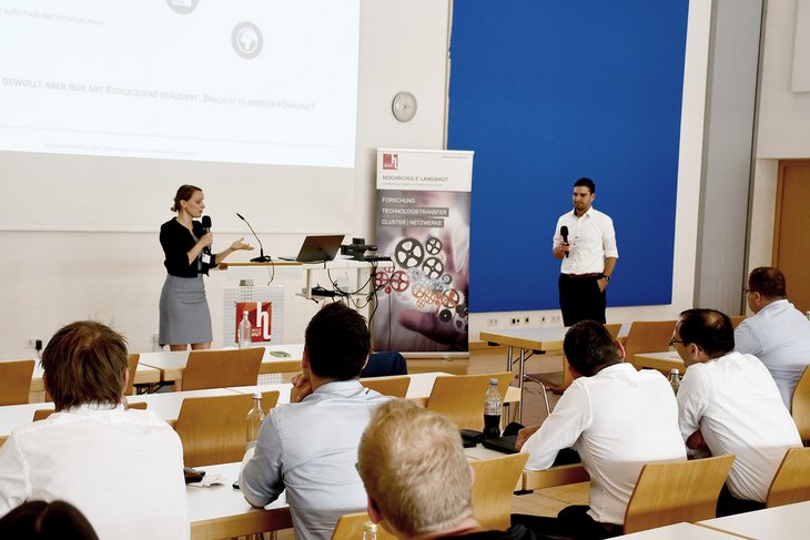 Angelika Paul und Florian Seeler (Prozesswerk) gaben Einblcike in die praktische Umsetzung hin zu agilen Unternehmensstrukturen.
