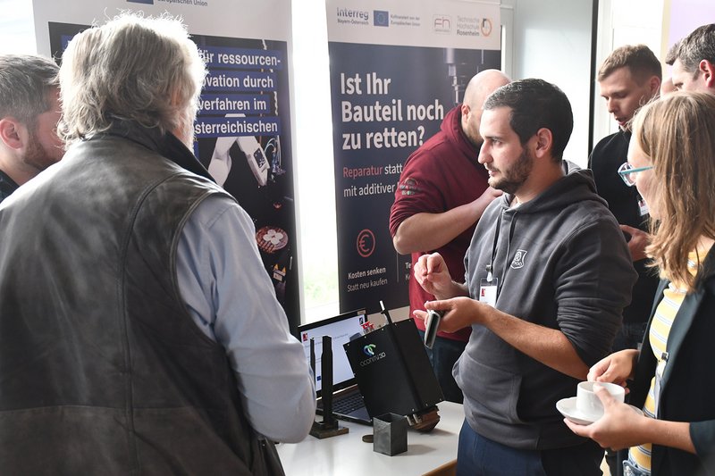 Die begleitende Fachausstellung bot Trends und aktuelle Forschungsergebnisse aus der Additiven Fertigung. Die begleitende Fachausstellung bot Trends und aktuelle Forschungsergebnisse aus der Additiven Fertigung.