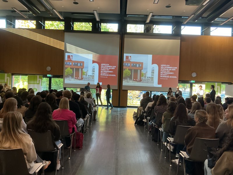 Studienstart an der Fakultät Betriebswirtschaft – Business School