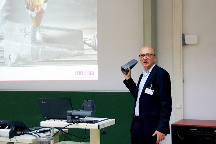 Intelligente LMD-Laser-Systeme präsentierte Dr. Rainer Beccard, LUNOVU. Intelligente LMD-Laser-Systeme präsentierte Dr. Rainer Beccard, LUNOVU.