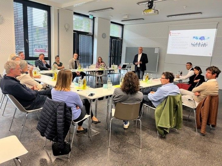 Teilnehmende am Round-Table