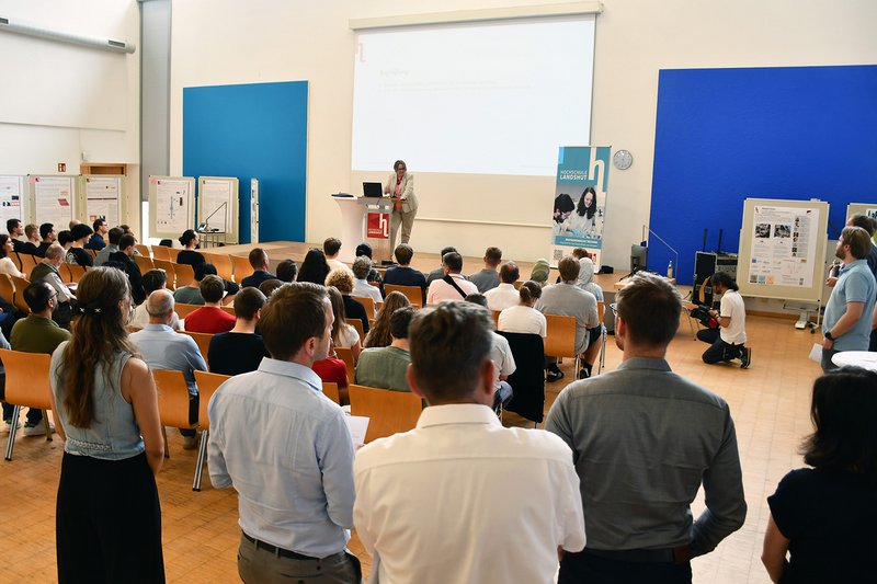 Hochschulpräsidentin Prof. Dr. Manuela Wirtz begrüßte die rund 120 Teilnehmerinnen und Teilnehmer.